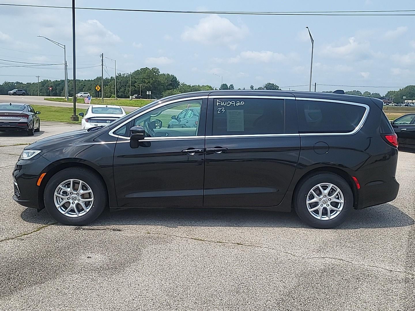 2023 Chrysler Pacifica Touring L