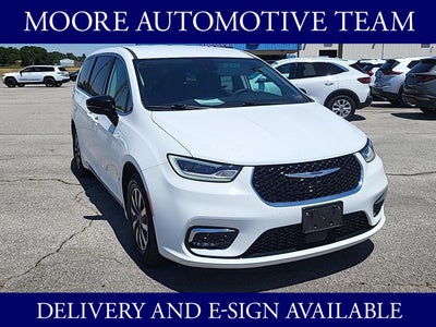 2024 Chrysler Pacifica Hybrid Select