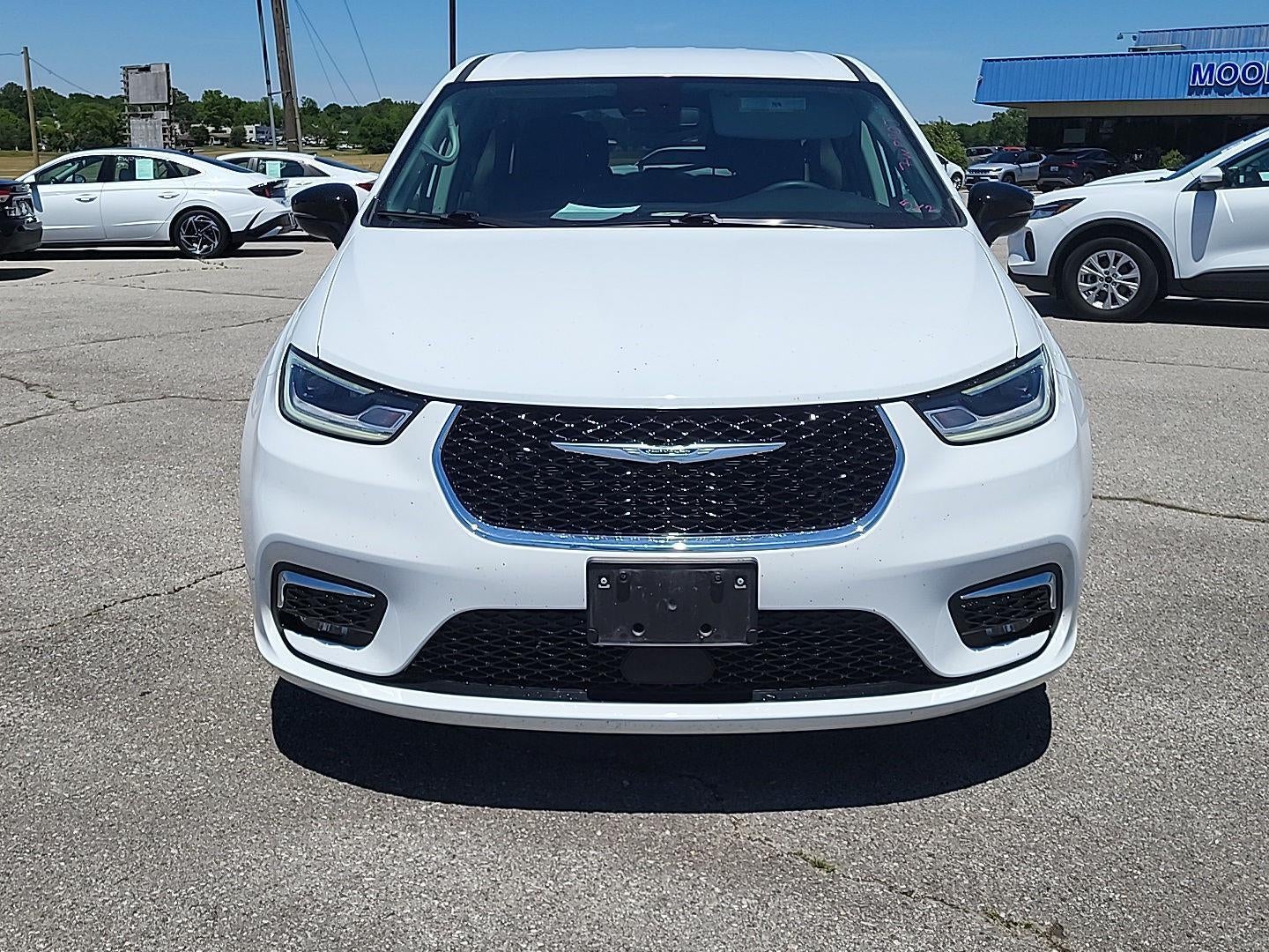 2024 Chrysler Pacifica Hybrid Select