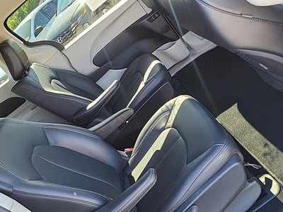 2024 Chrysler Pacifica Hybrid Select