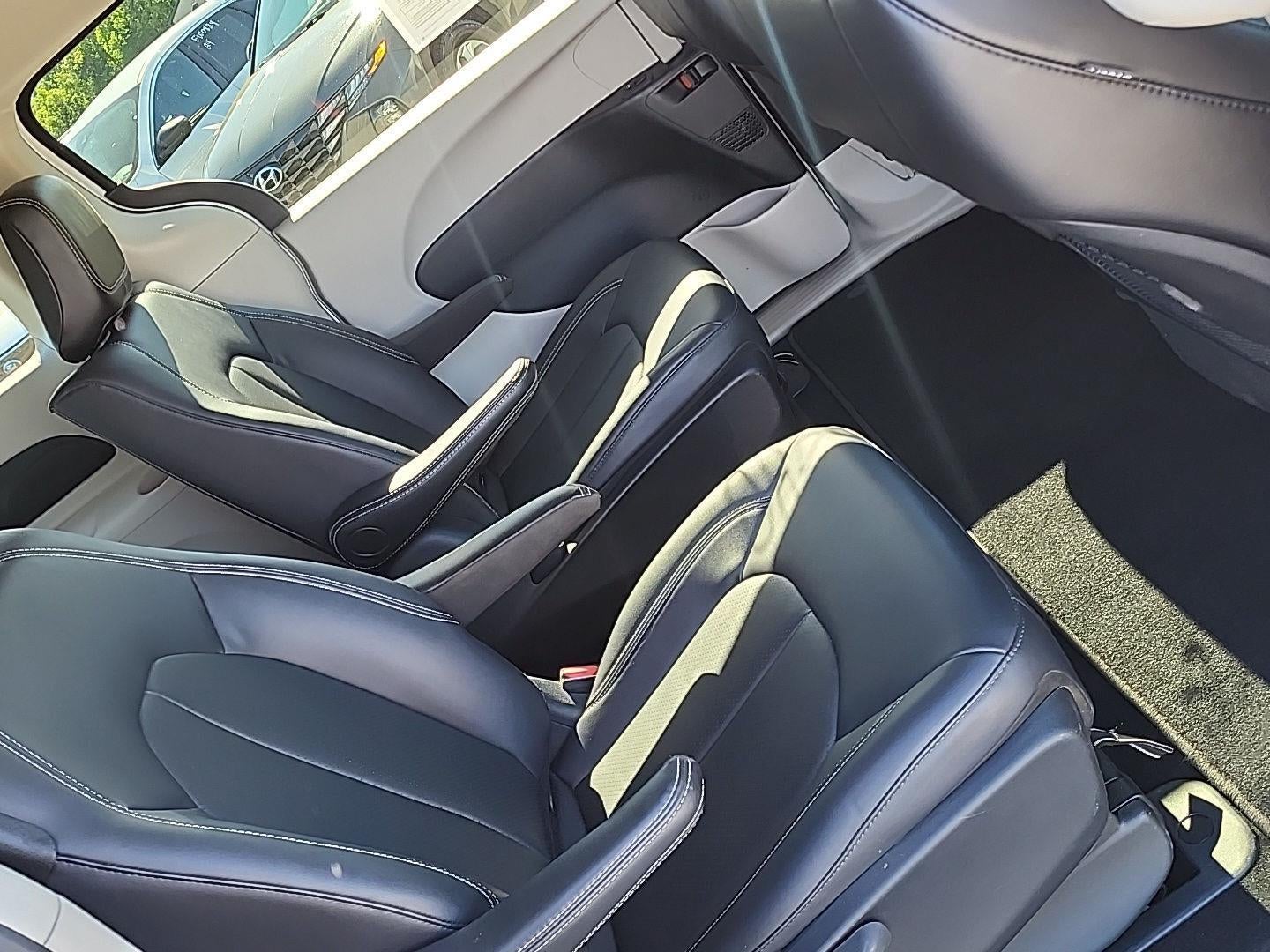 2024 Chrysler Pacifica Hybrid Select