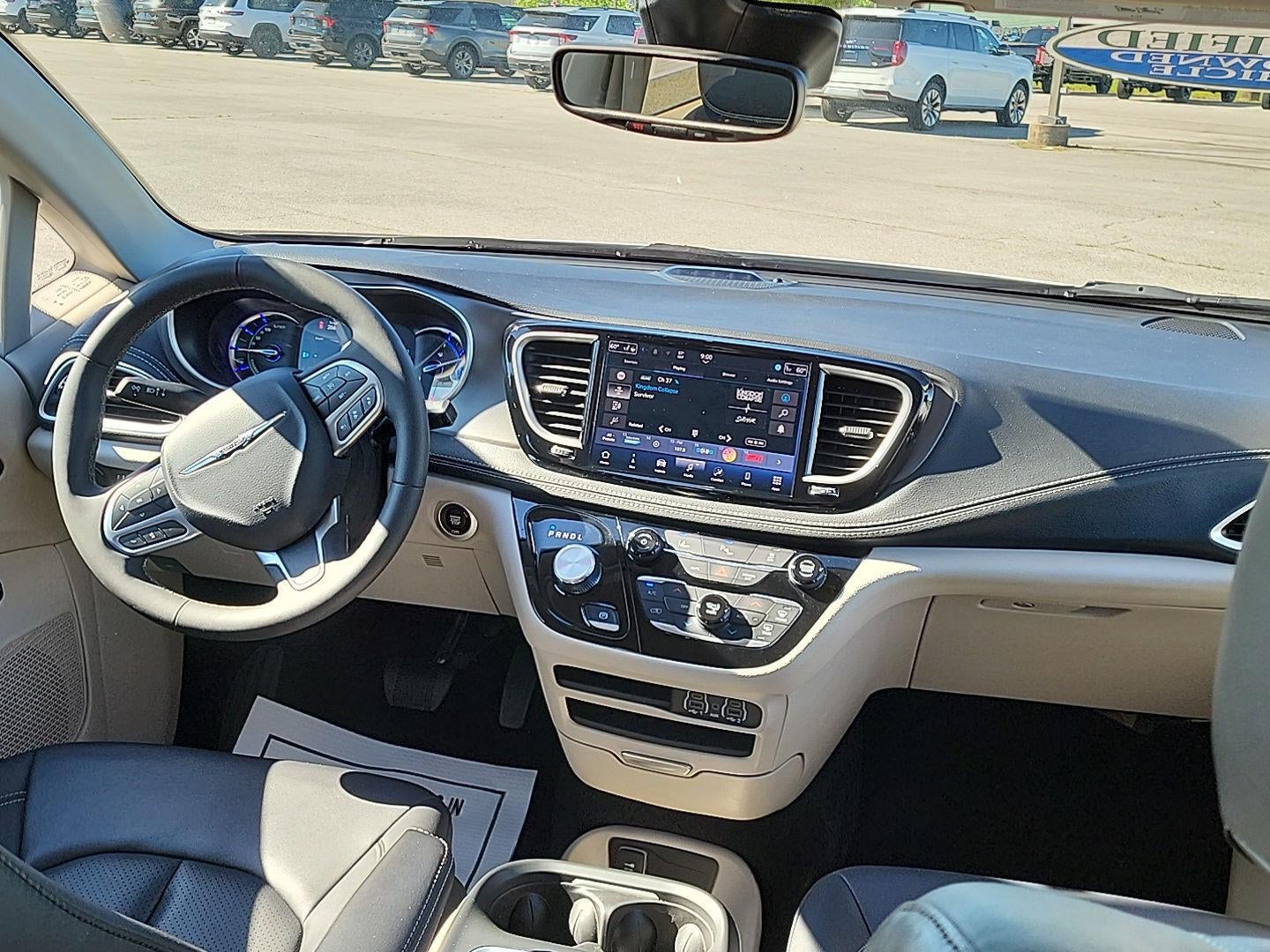 2024 Chrysler Pacifica Hybrid Select