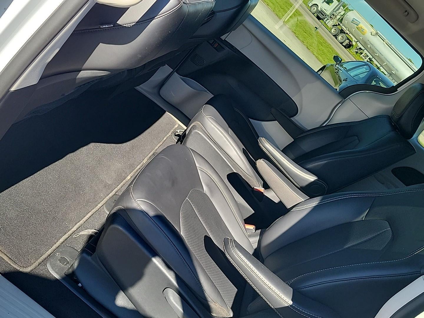 2024 Chrysler Pacifica Hybrid Select