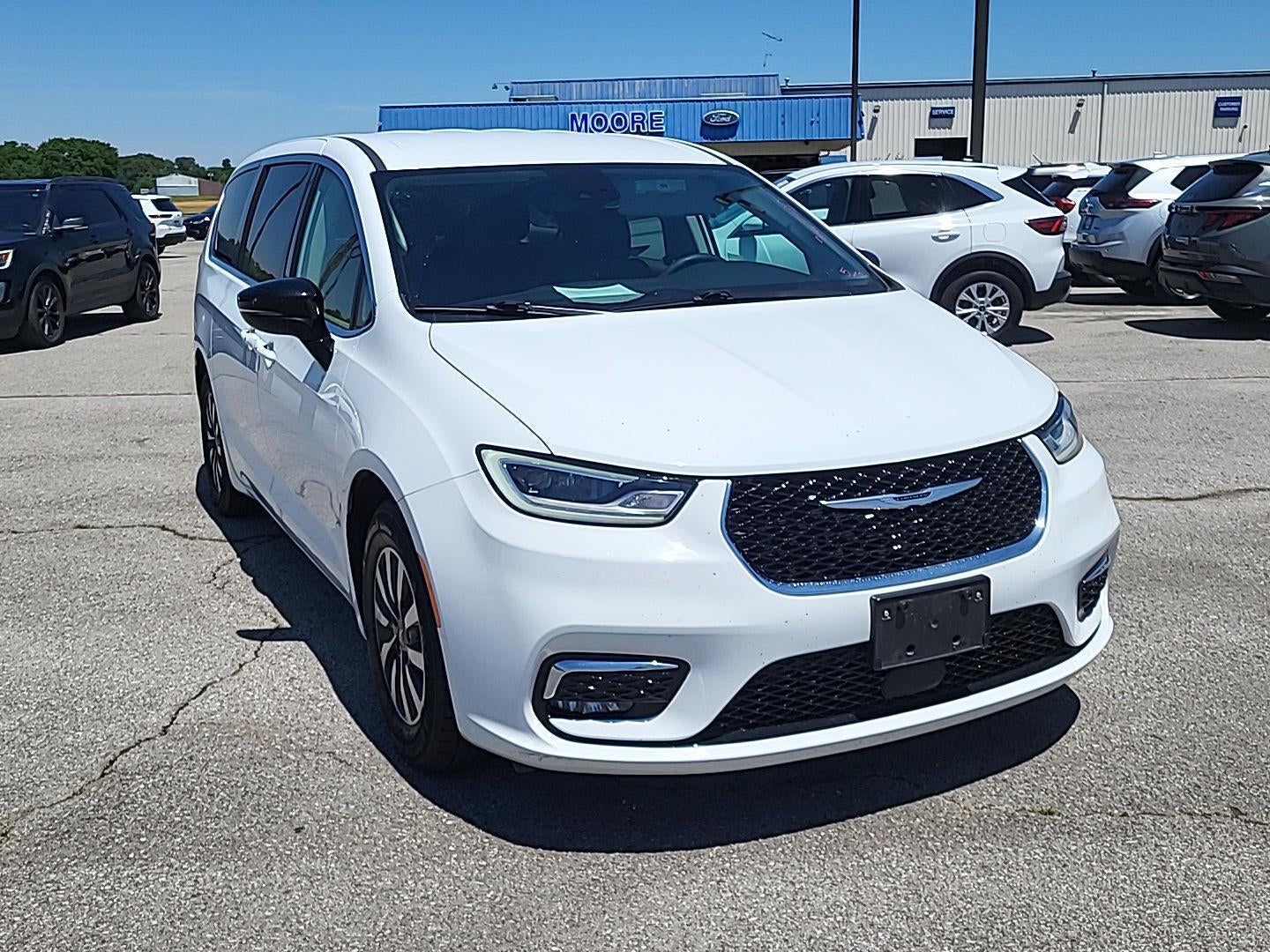 2024 Chrysler Pacifica Hybrid Select