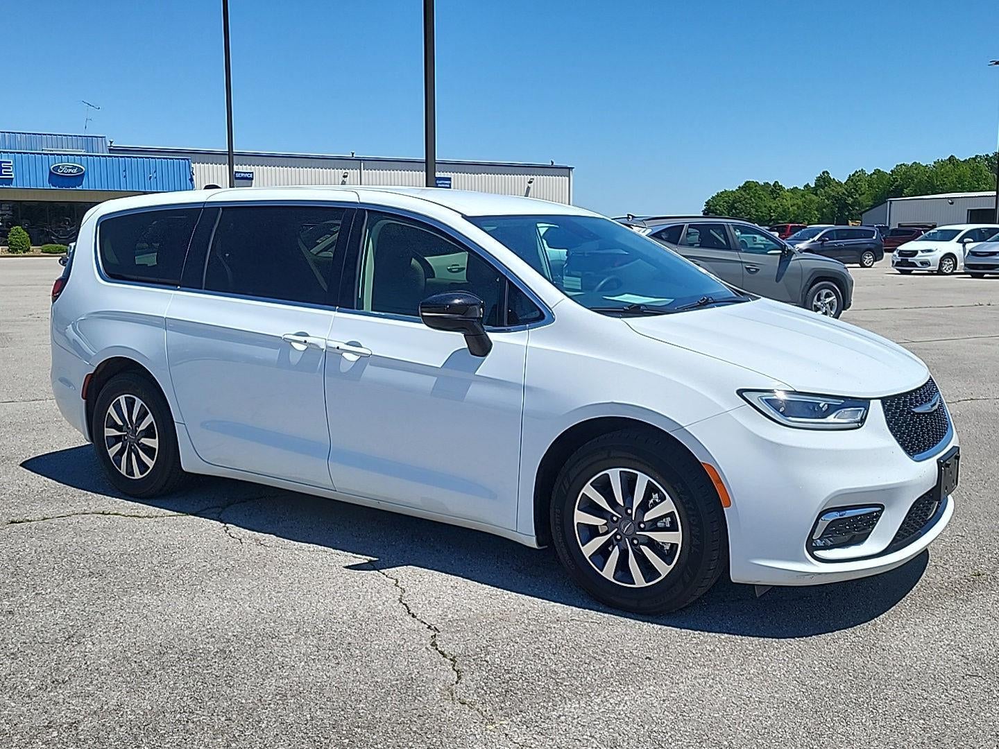 2024 Chrysler Pacifica Hybrid Select