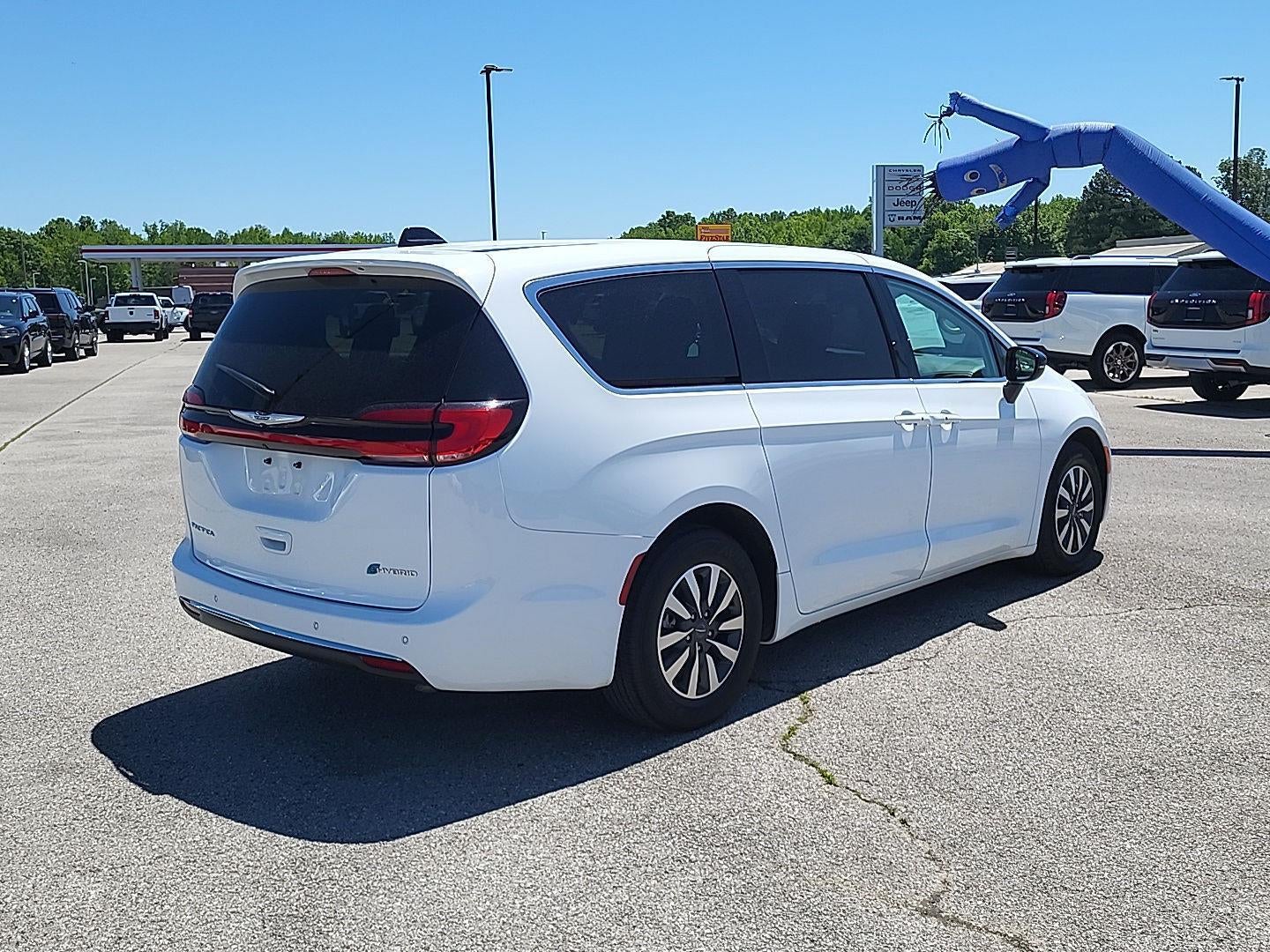 2024 Chrysler Pacifica Hybrid Select