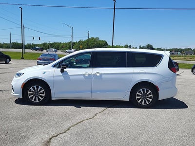 2024 Chrysler Pacifica Hybrid Select