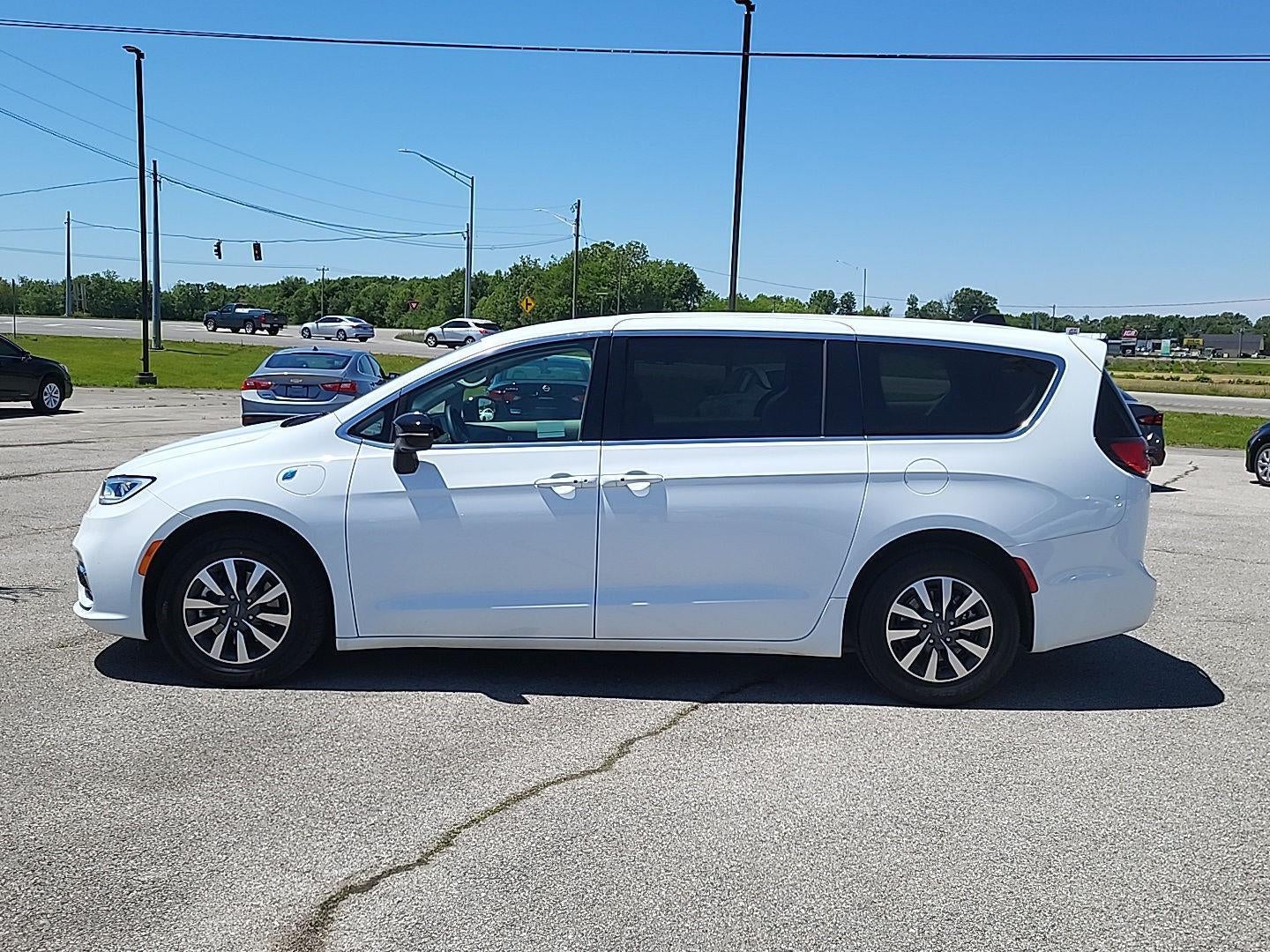 2024 Chrysler Pacifica Hybrid Select