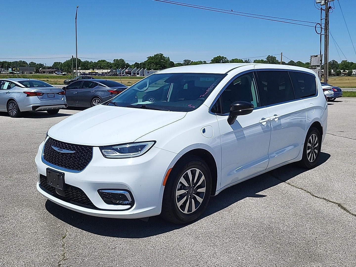 2024 Chrysler Pacifica Hybrid Select