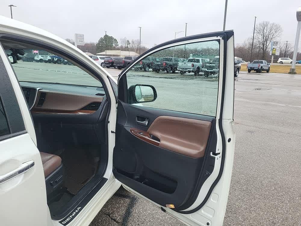 2016 Toyota Sienna Limited Premium 7-Passenger