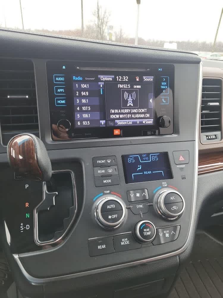 2016 Toyota Sienna Limited Premium 7-Passenger