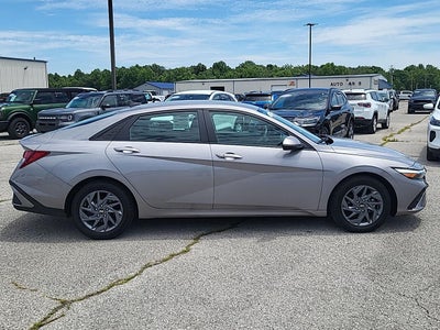 2024 Hyundai ELANTRA SEL