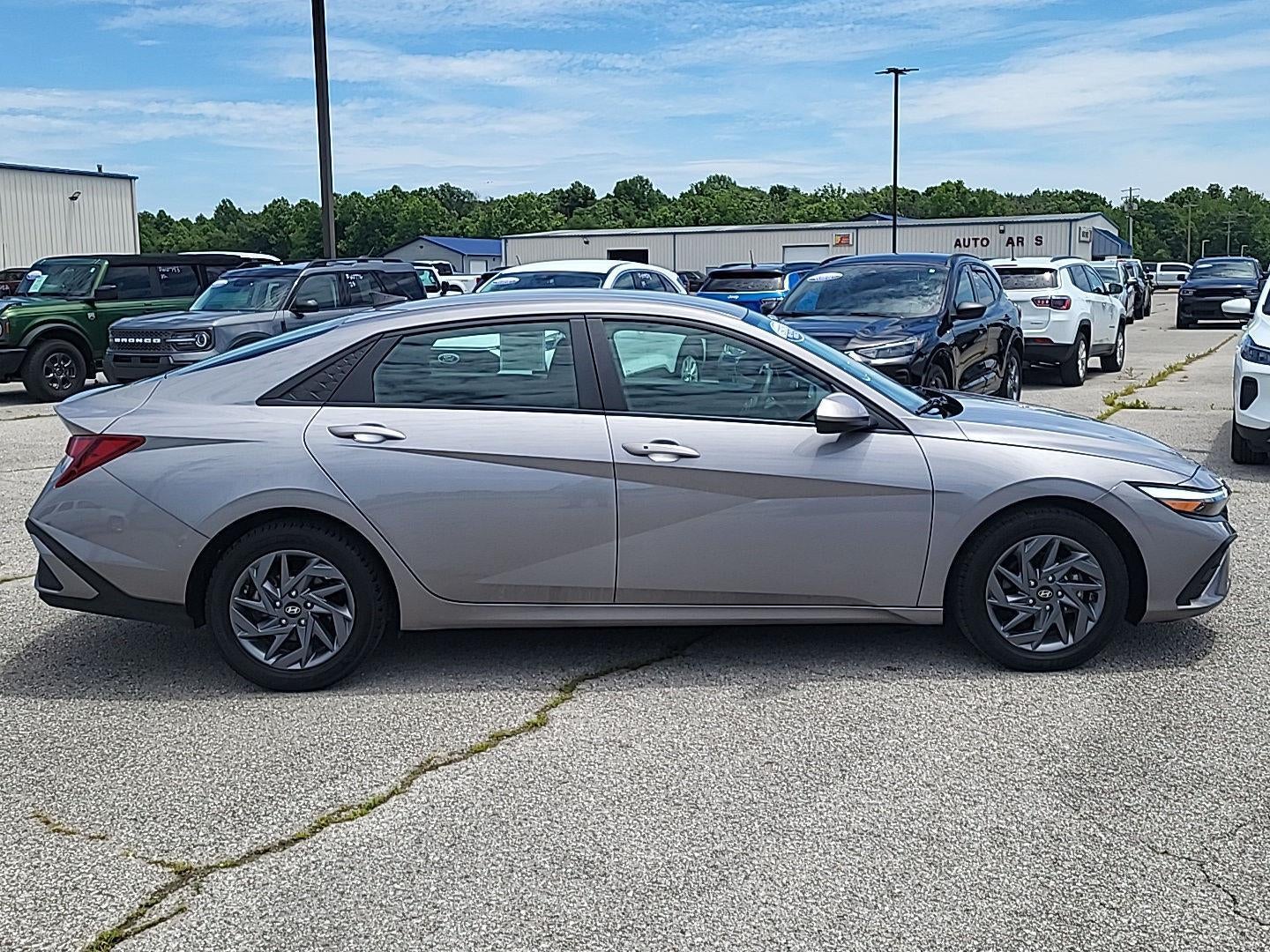 2024 Hyundai ELANTRA SEL