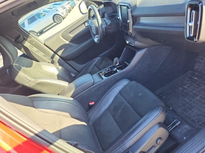 2020 Volvo XC40 R-Design