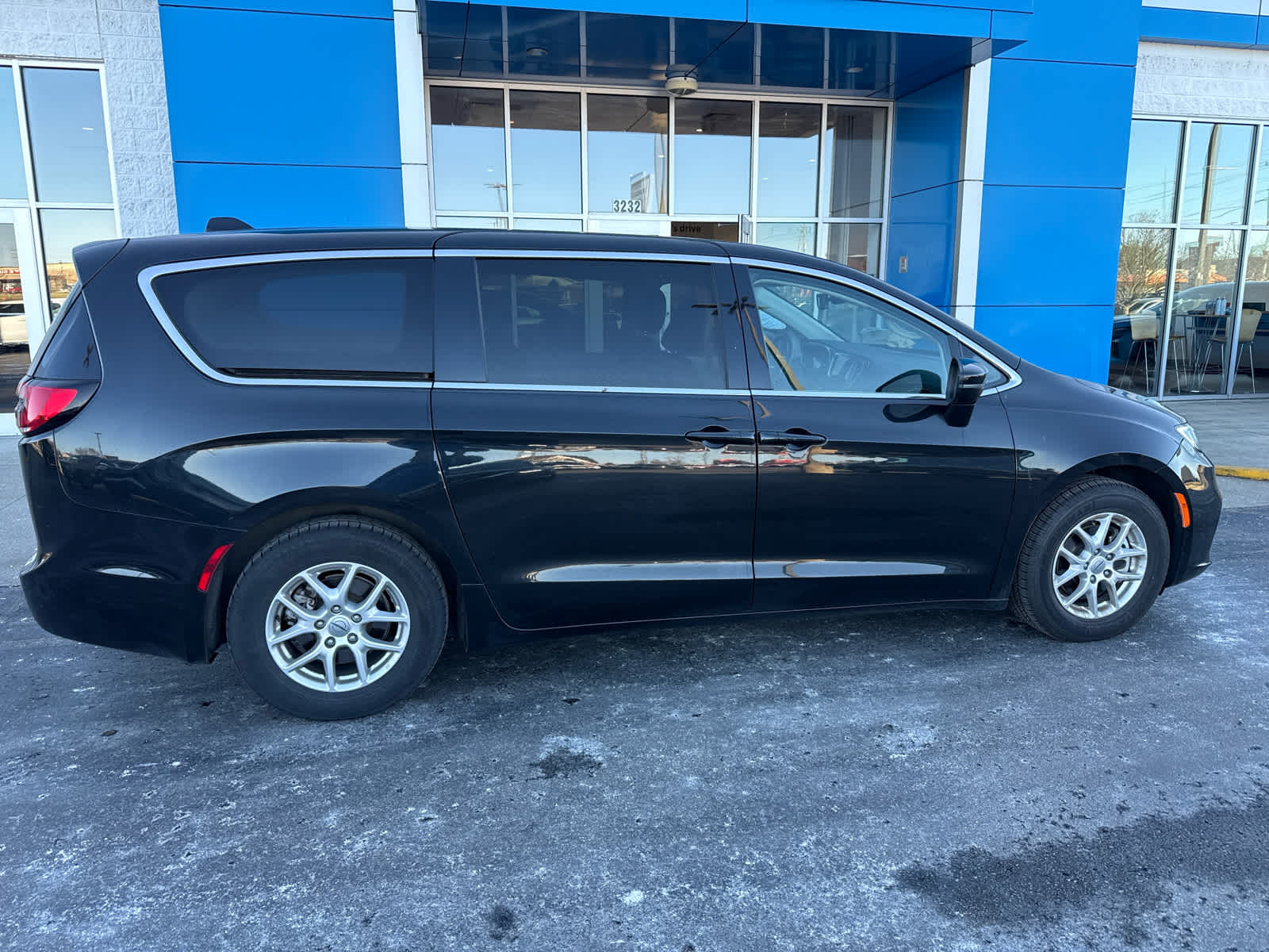 2023 Chrysler Pacifica Touring L