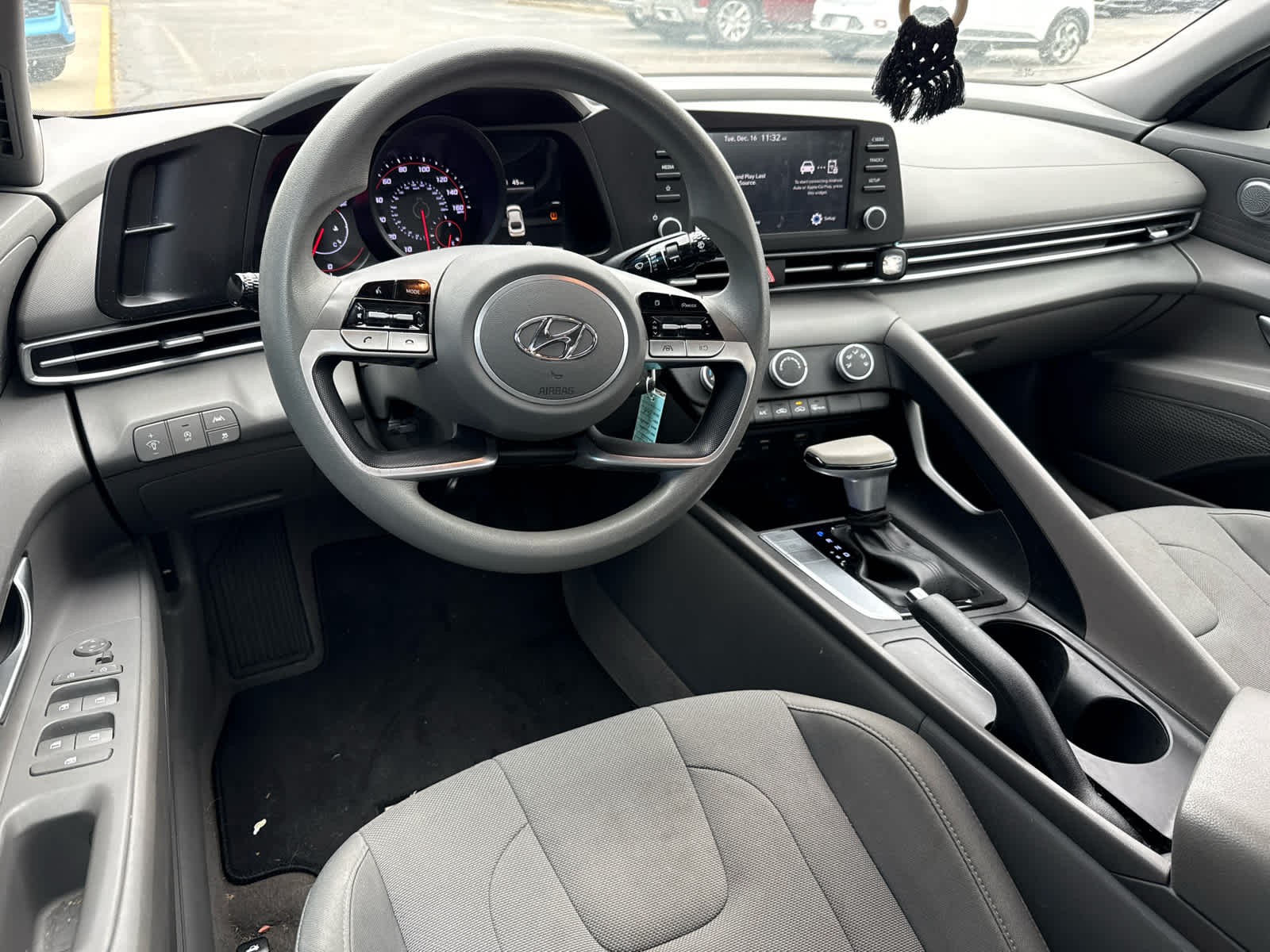 2023 Hyundai ELANTRA SE