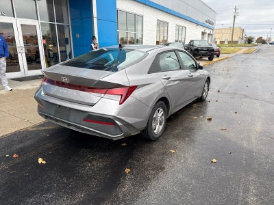 2024 Hyundai ELANTRA SE