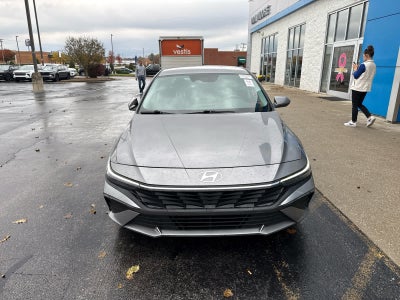 2024 Hyundai ELANTRA SE