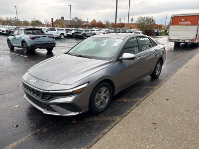 2024 Hyundai ELANTRA SE