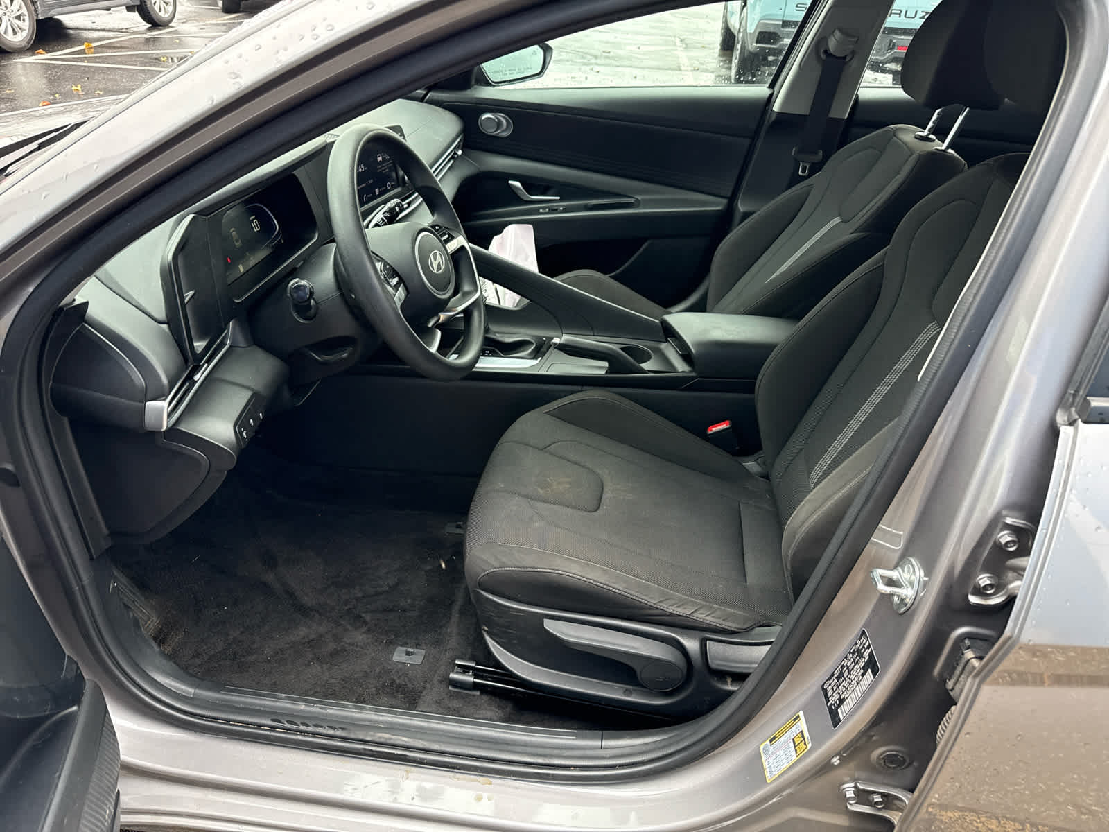 2024 Hyundai ELANTRA SE