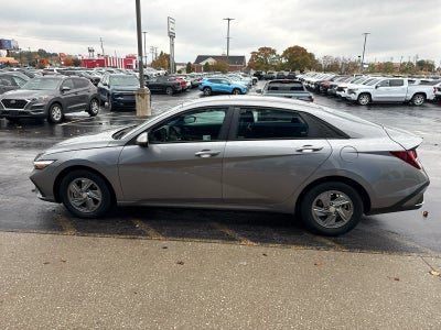 2024 Hyundai ELANTRA SE
