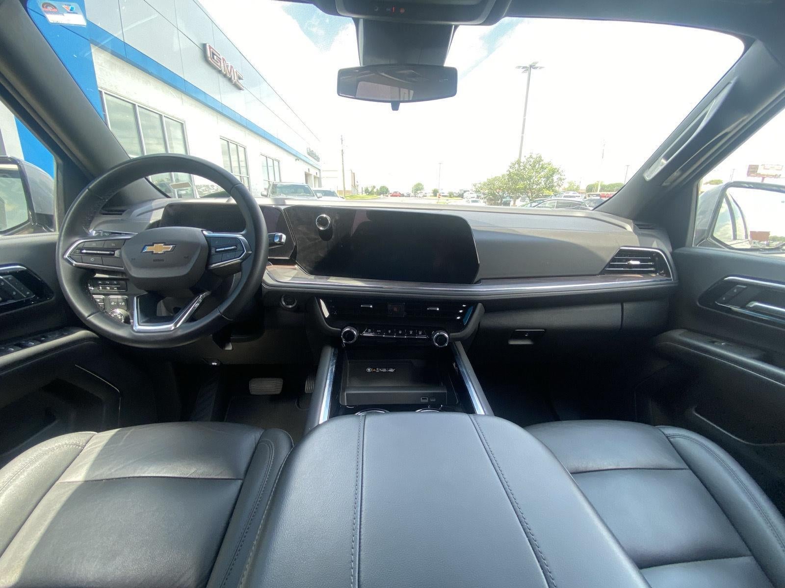 2025 Chevrolet Suburban LT