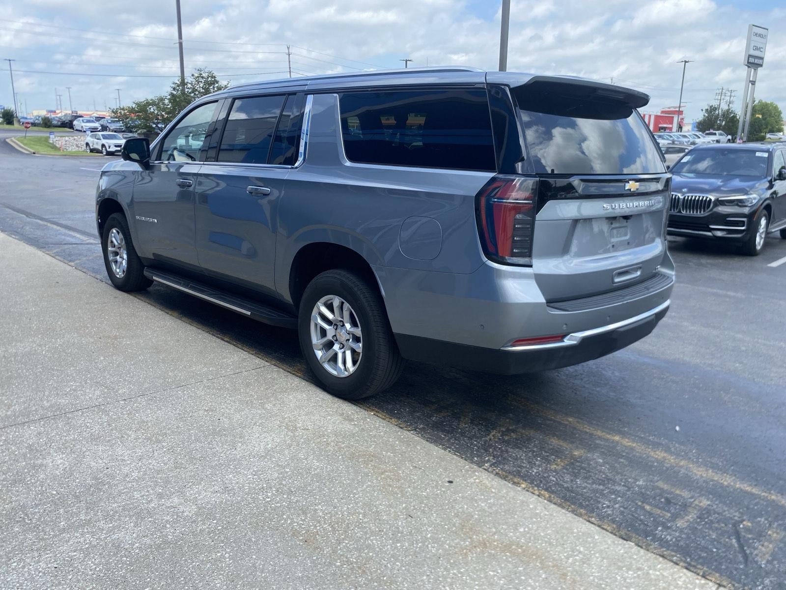2025 Chevrolet Suburban LT