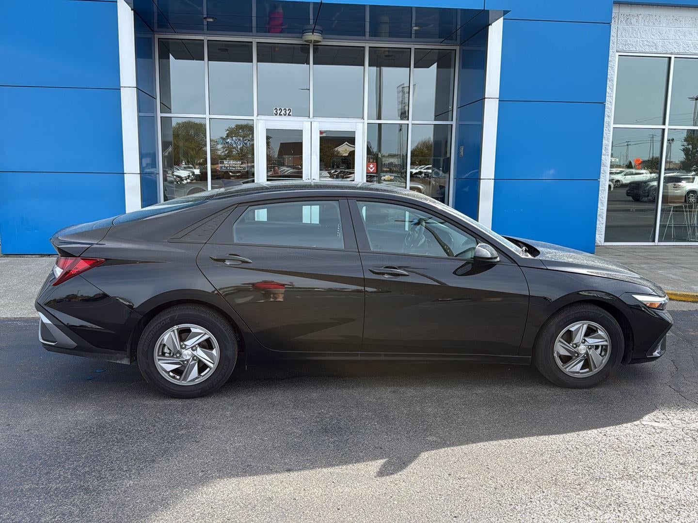 2025 Hyundai ELANTRA SE