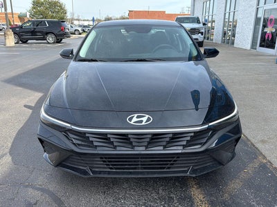 2025 Hyundai ELANTRA SE