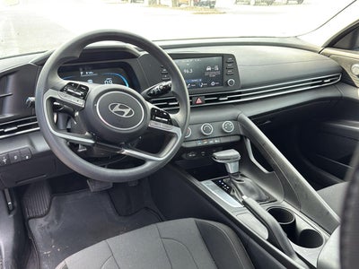 2025 Hyundai ELANTRA SE