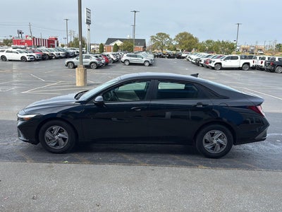 2025 Hyundai ELANTRA SE