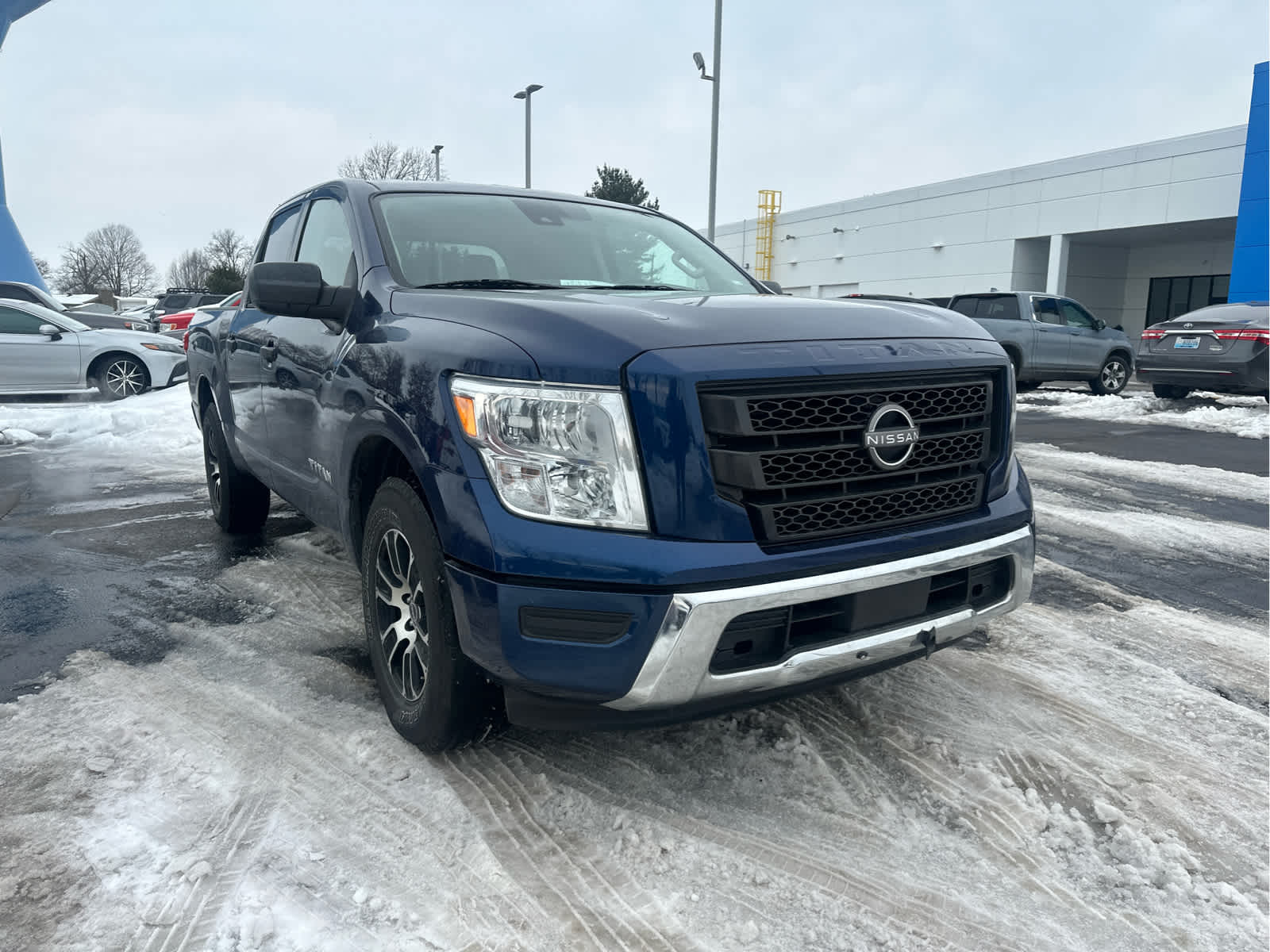 2023 Nissan Titan SV