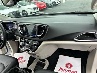 2022 Chrysler Pacifica Touring L