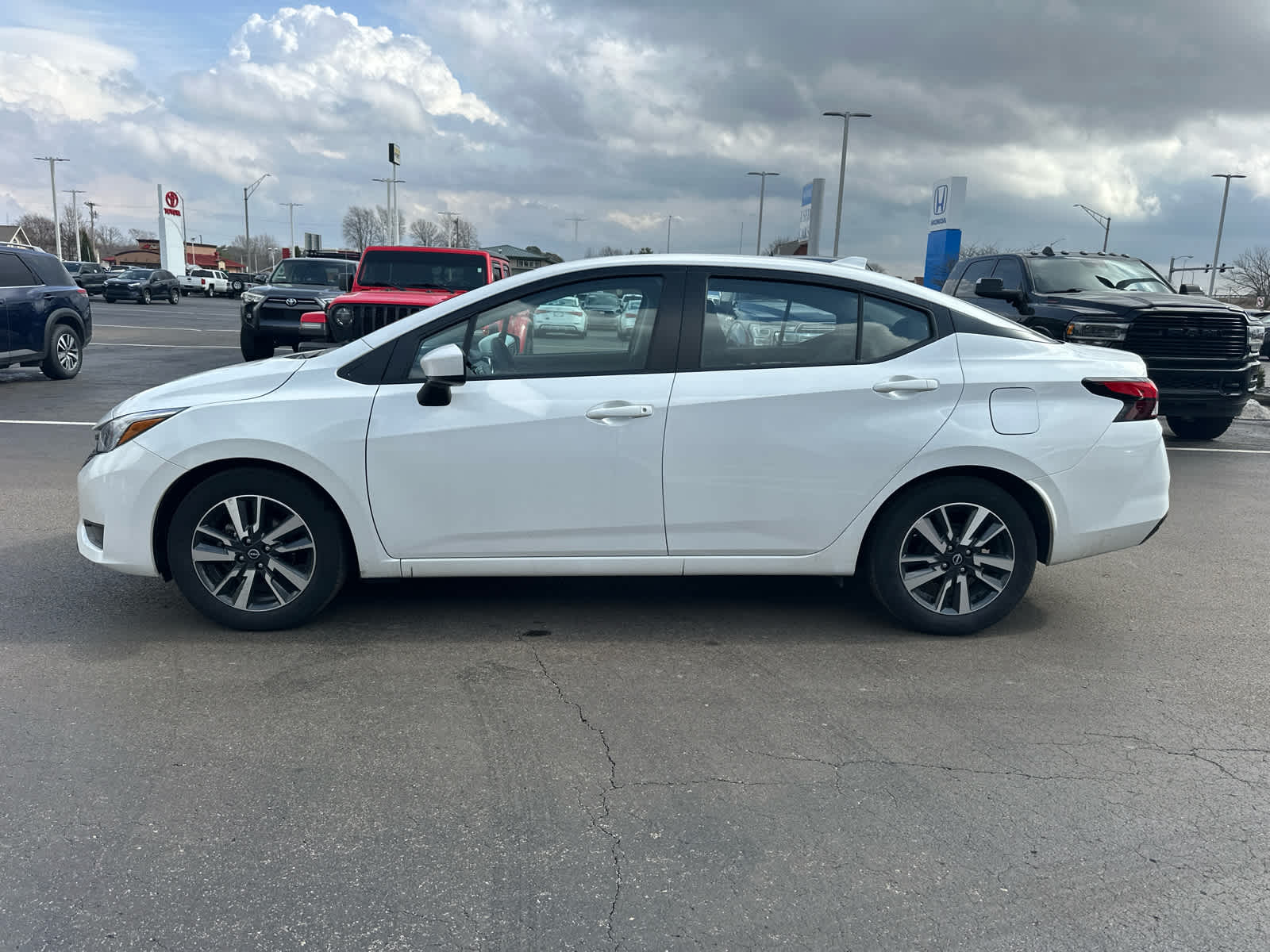 2025 Nissan Versa SV