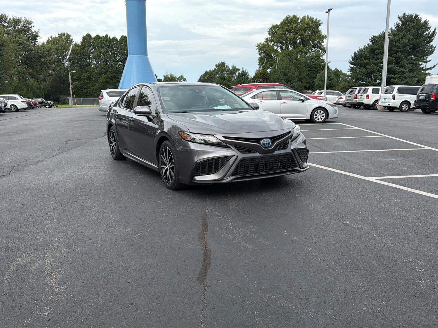 2022 Toyota Camry Hybrid SE