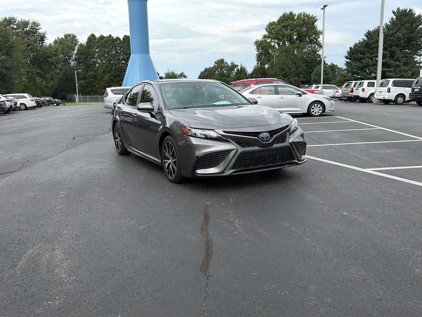 2022 Toyota Camry Hybrid SE
