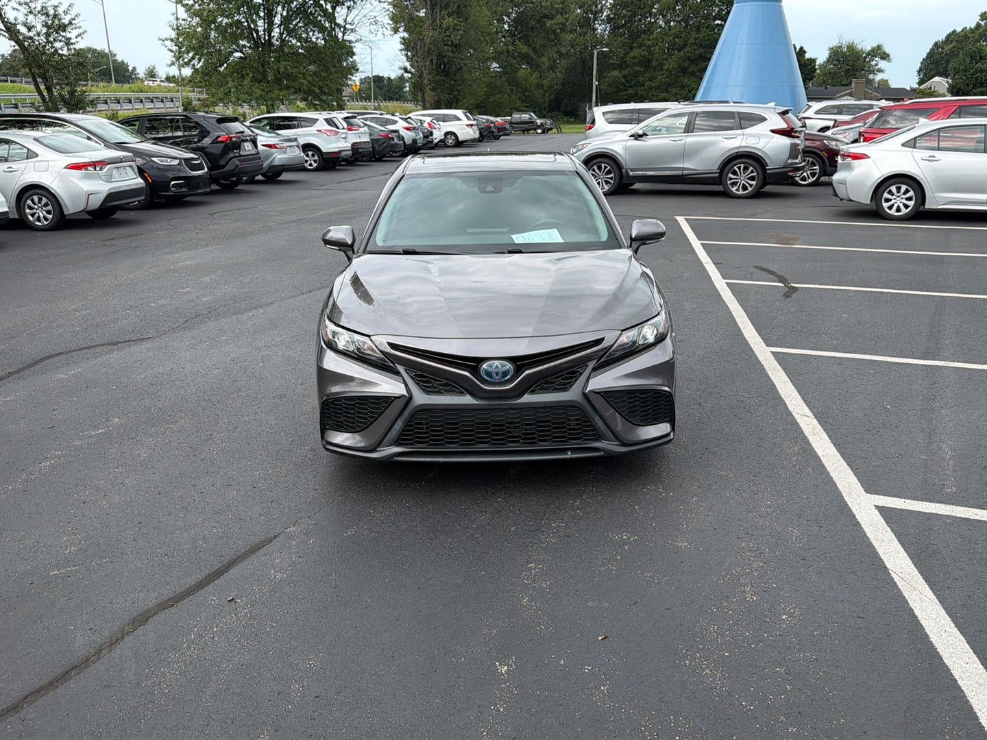 2022 Toyota Camry Hybrid SE