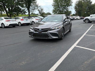 2022 Toyota Camry Hybrid SE
