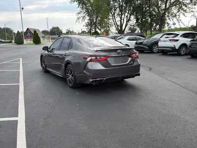 2022 Toyota Camry Hybrid SE