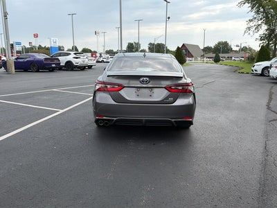 2022 Toyota Camry Hybrid SE