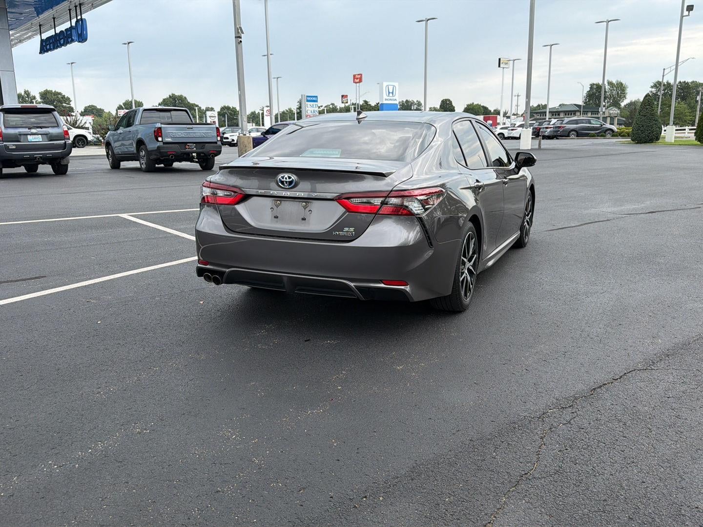 2022 Toyota Camry Hybrid SE