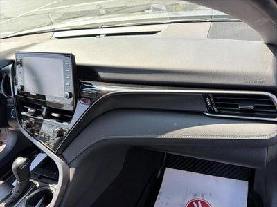 2022 Toyota Camry Hybrid SE