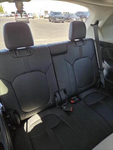 2023 Honda Pilot EX-L w/Rear Captain's Chairs