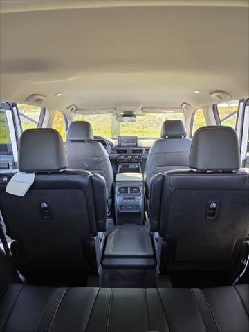 2023 Honda Pilot EX-L w/Rear Captain's Chairs