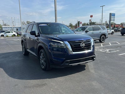 2025 Nissan Pathfinder SV