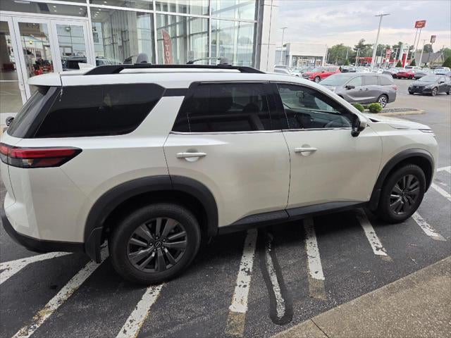 2023 Nissan Pathfinder SV