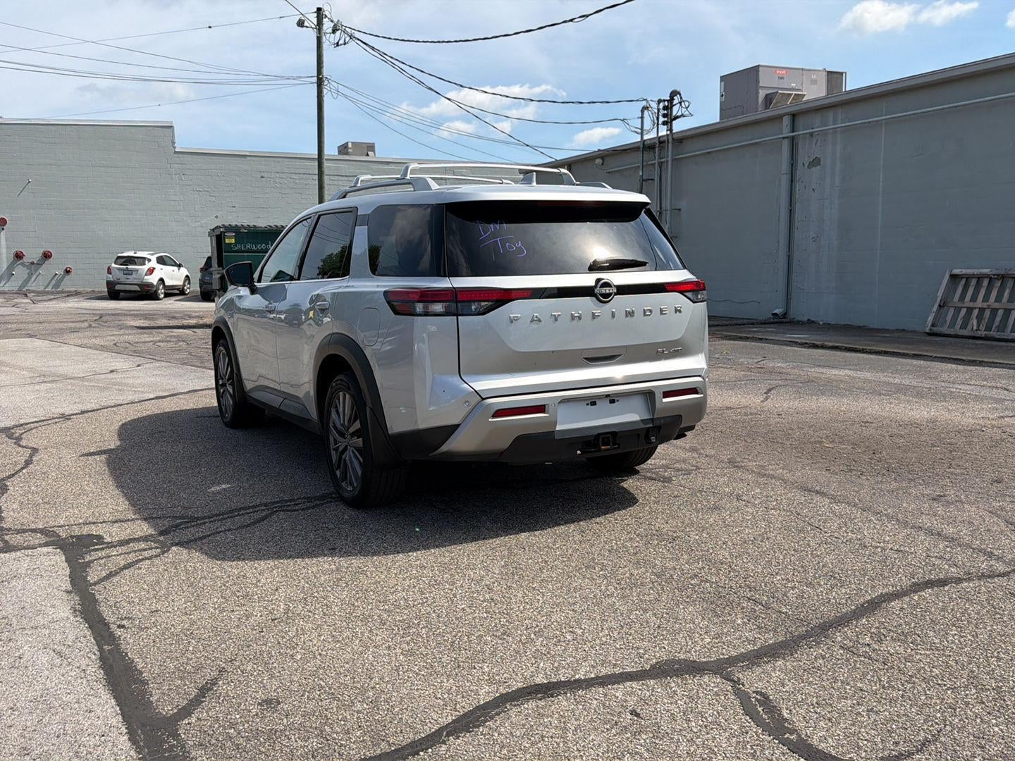 2025 Nissan Pathfinder SL
