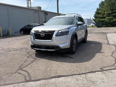 2025 Nissan Pathfinder SL