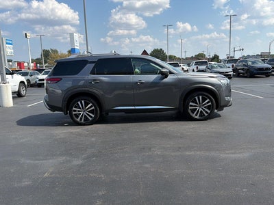 2025 Nissan Pathfinder Platinum