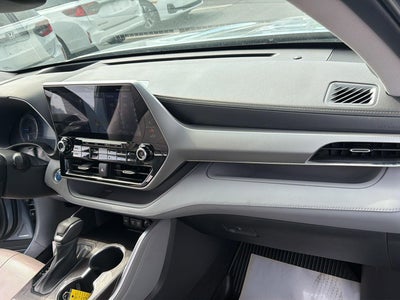 2021 Toyota Highlander Hybrid Platinum